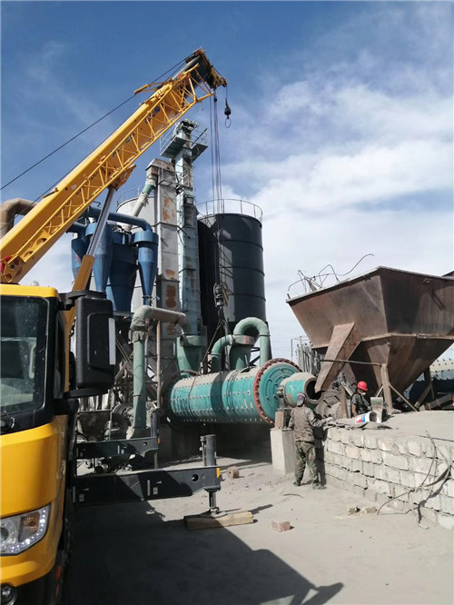 庄河市设备搬运等各类工程项目中，吊车起着关键作用